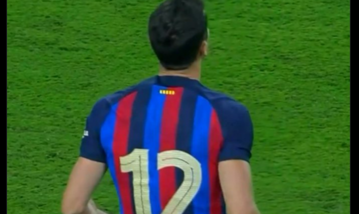 Z tym NUMEREM Robert Lewandowski DEBIUTOWAŁ w Barcelonie!